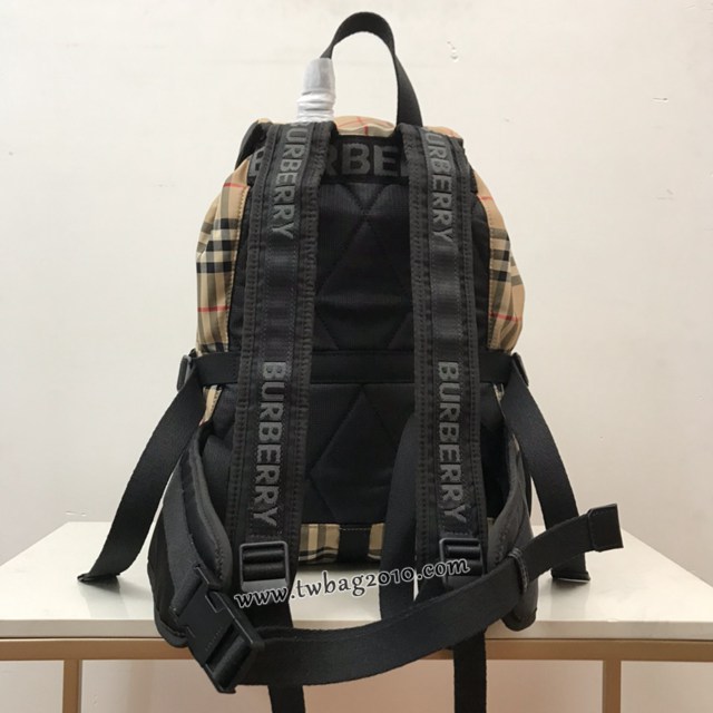 Burberry專門店新款實用型雙肩包 巴寶莉Vintage復古格紋尼龍男士雙肩包 yxb1446